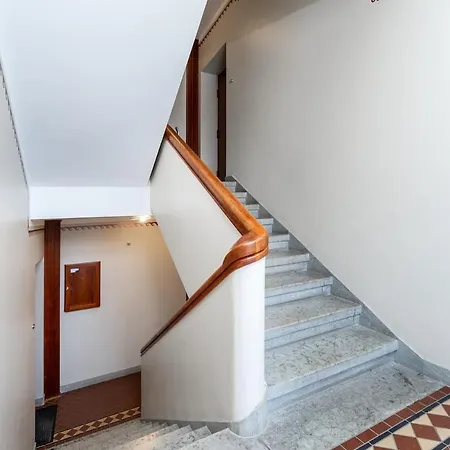 Korter 5 Min From Port - Free Private Parking - 1br *