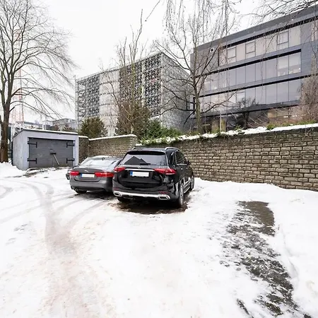 Korter 5 Min From Port - Free Private Parking - 1br
