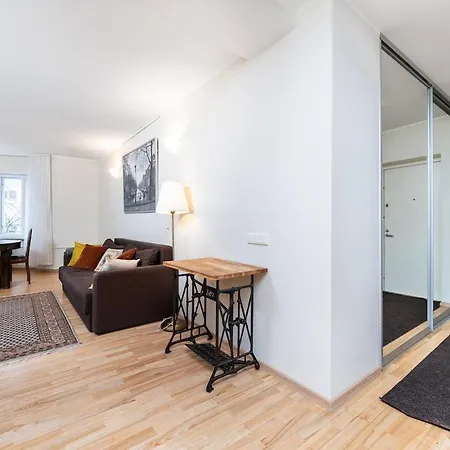 5 Min From Port - Free Private Parking - 1br Apartmán *