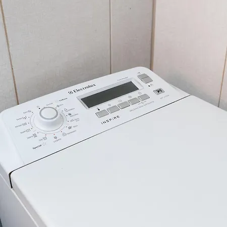 5 Min From Port - Free Private Parking - 1br Lejlighed *