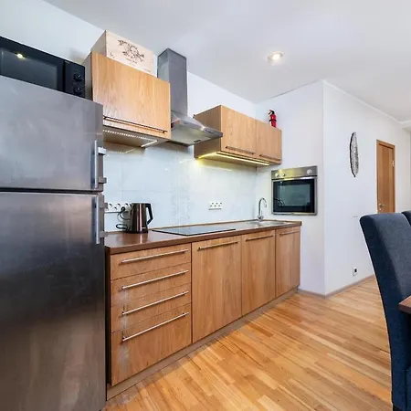 5 Min From Port - Free Private Parking - 1br