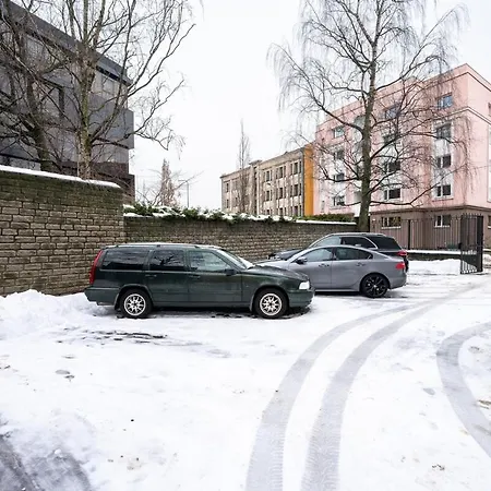 5 Min From Port - Free Private Parking - 1br Apartmán *