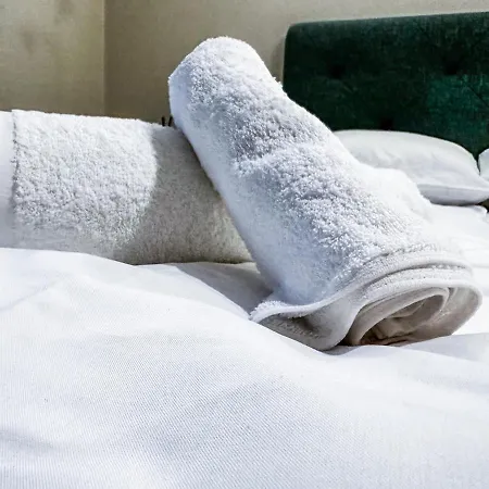 Apartment 5 Min From Port - Free Private Parking - 1br *