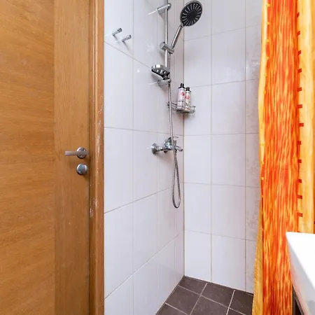 Lejlighed 5 Min From Port - Free Private Parking - 1br Tallinn