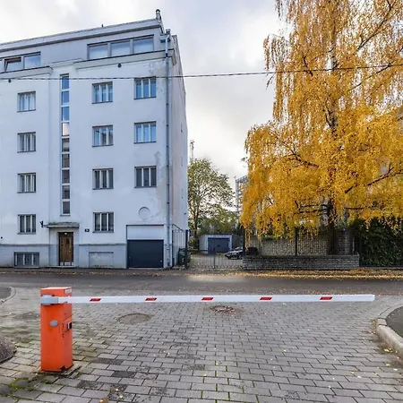 5 Min From Port - Free Private Parking - 1br *