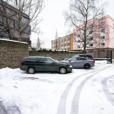 5 Min From Port - Free Private Parking - 1br Apartment *