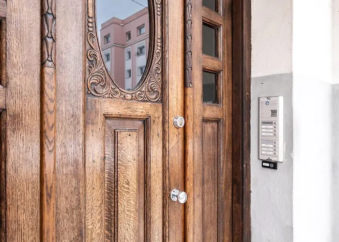 5 Min From Port - Free Private Parking - 1br Apartmán