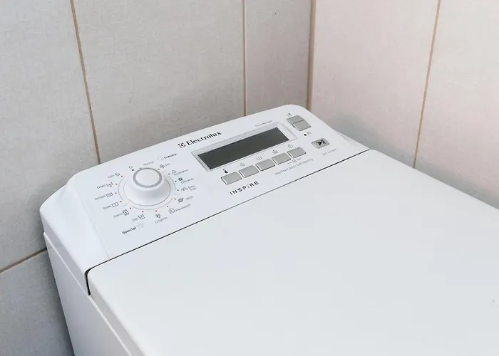 5 Min From Port - Free Private Parking - 1br Apartmán *