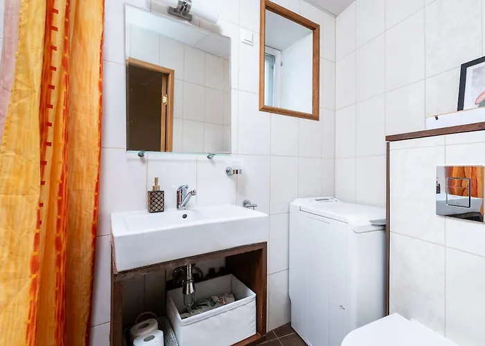 Апартаменты 5 Min From Port - Free Private Parking - 1br *