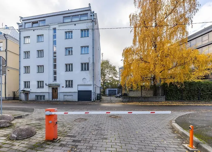 5 Min From Port - Free Private Parking - 1br *